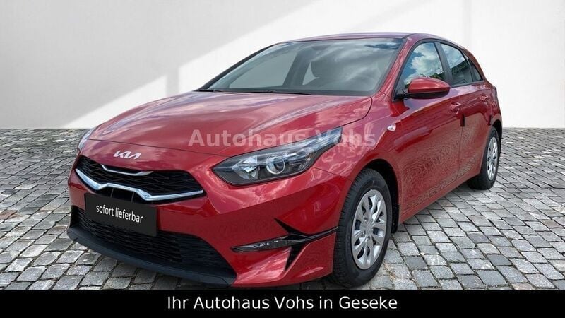 Blau Gebraucht 2025 Kia Ceed Best Limousine | 23.470 € (Superpreis) - Bild 1/3