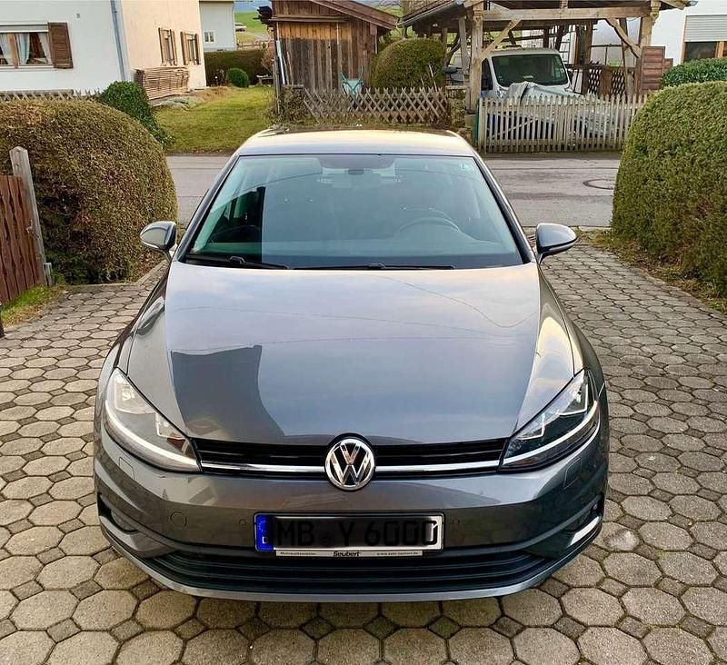 Gebraucht VW Golf VII Trendline 105 PS (77 kW) 2017 Limousine