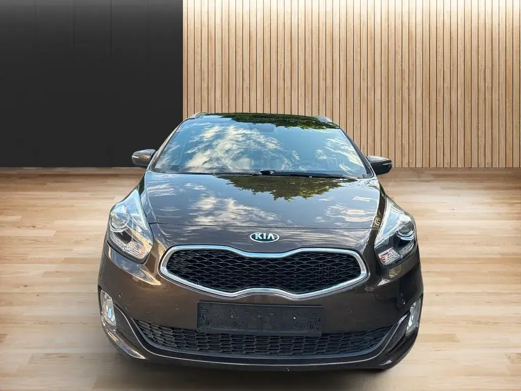Używany Kia Carens 141 KM (103 kW) 2016 Brązowy Minivan
