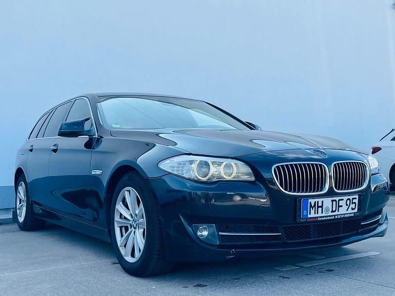 Gebraucht BMW 525 Sport Line 204 PS (150 kW) 2010 Schwarz Kombi