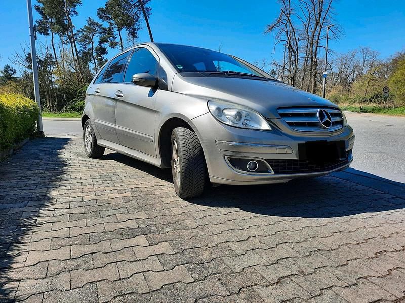 Gebraucht Mercedes B200 139 PS (102 kW) 2007 Braun Van / Kleinbus