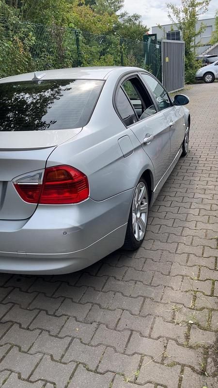 Gebraucht BMW 318 129 PS (94 kW) 2006 Silber Limousine