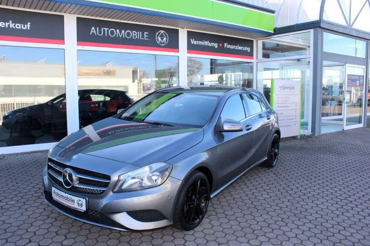Gebraucht Mercedes A180 122 PS (89 kW) 2013 Grau Limousine
