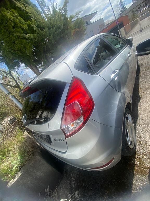 Gebraucht Ford Fiesta Trend 101 PS (74 kW) 2016 Silber Limousine