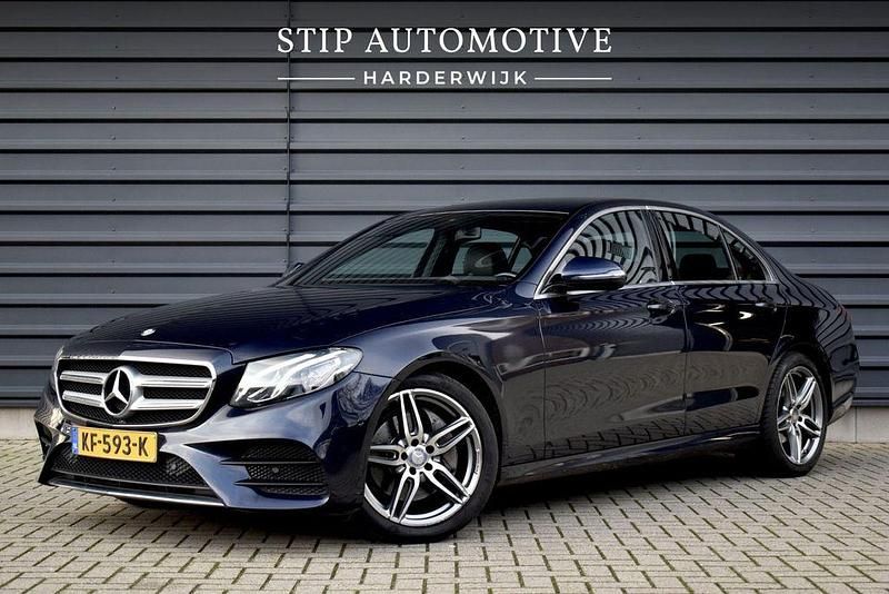 Blau Gebraucht 2016 Mercedes E220 AMG line Limousine | 23.900 € (Etwas zu teuer) - Bild 1/4