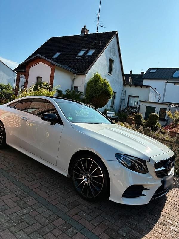 Gebraucht Mercedes E300 AMG 245 PS (180 kW) 2018 Weiß Coupé