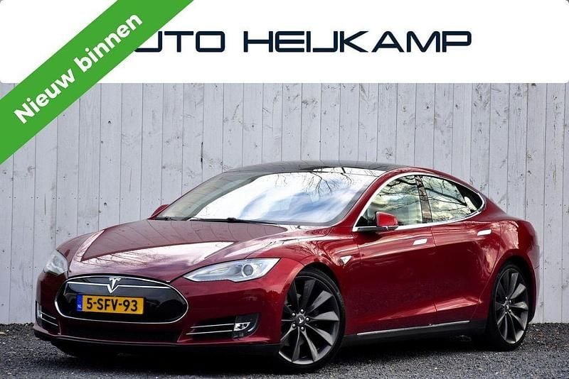 Rot Gebraucht 2013 Tesla Model S Performance Kleinwagen | 15.950 € (Teuer) - Bild 1/4