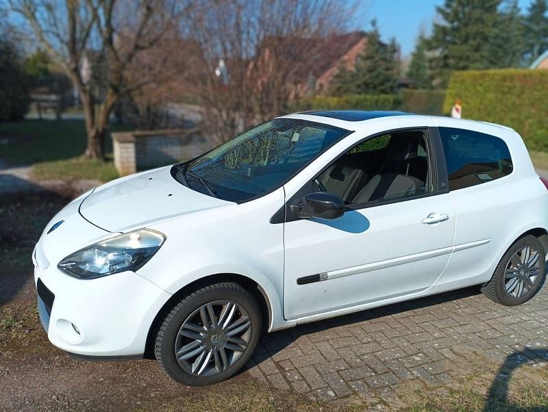 Gebraucht Renault Clio II Night&Day 103 PS (75 kW) 2011 Weiß Kleinwagen