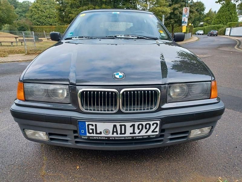 Gebraucht BMW 316 102 PS (75 kW) 1994 Schwarz Cabrio