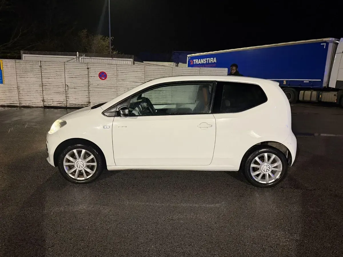 Gebraucht VW up! 60 PS (44 kW) 2015 Weiß Kleinwagen