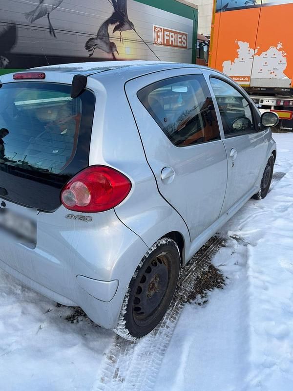 Gebraucht Toyota Aygo 68 PS (50 kW) 2008 Grau Kleinwagen