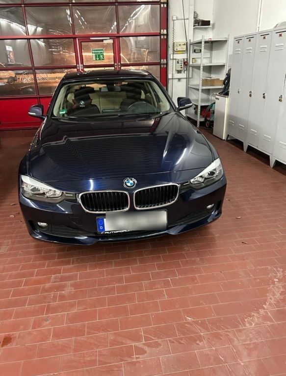 Blau Gebraucht 2015 BMW 316 Limousine | 12.800 € (Fairer Preis) - Bild 1/4