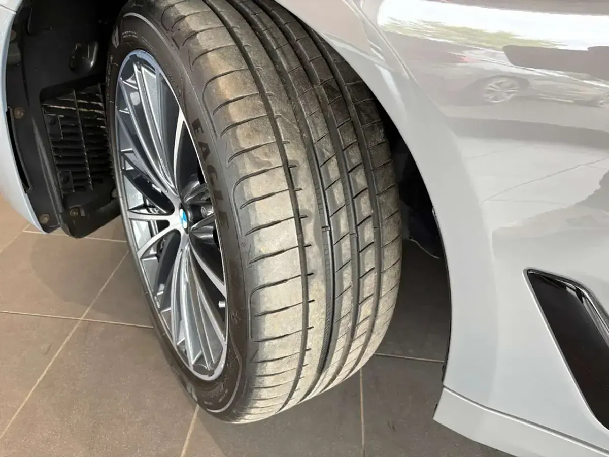 Gebraucht BMW 530 Luxury Line 286 PS (210 kW) 2022 Berninagrau bernsteineffekt Kombi