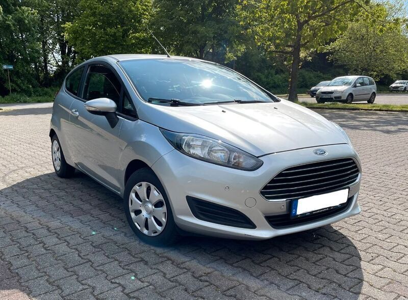 Grau Gebraucht 2015 Ford Fiesta Kleinwagen | 3.750 € (Guter Preis) - Bild 1/4