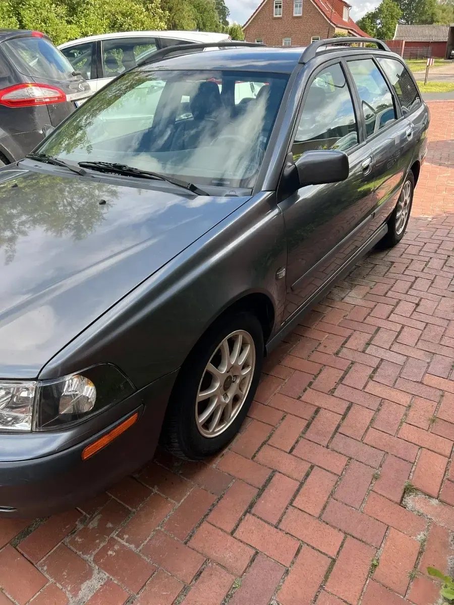 Gebraucht Volvo V40 102 PS (75 kW) 2002 Grau Kombi