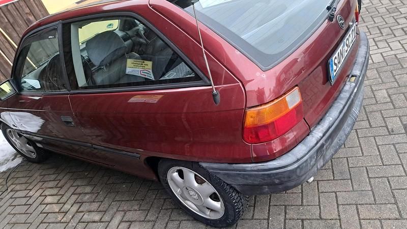 Gebraucht Opel Astra 60 PS (44 kW) 1992 Rot Kleinwagen