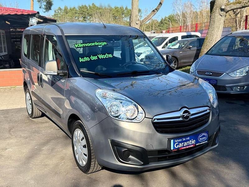 Muskatgrau/muskat braun(m2) Gebraucht 2017 Opel Combo Van / Kleinbus | 9.399 € (Etwas zu teuer) - Bild 1/4