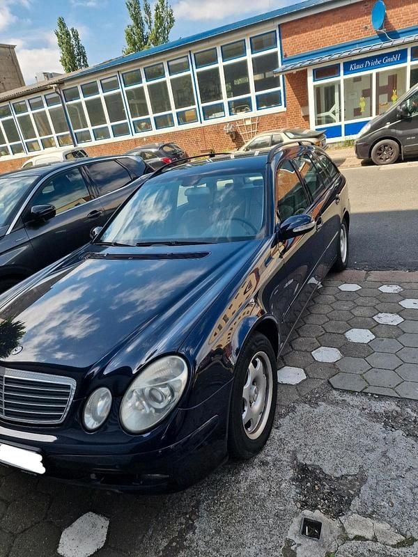 Blau Gebraucht 2005 Mercedes E280 Classic Kombi | 2.700 € (Guter Preis) - Bild 1/4