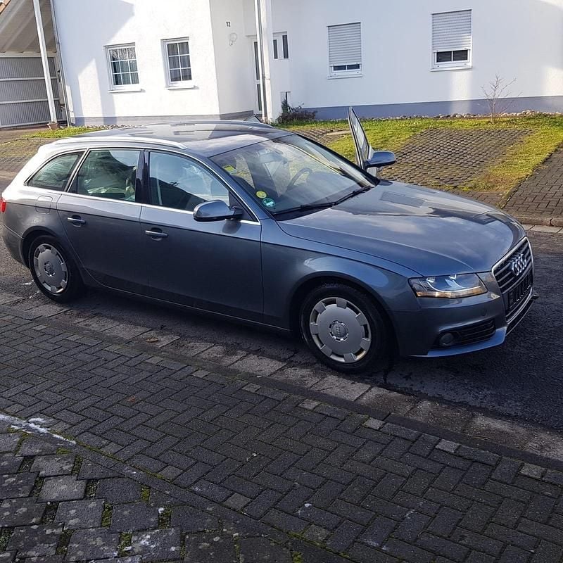 Grau Gebraucht 2012 Audi A4 Kombi | 5.000 € (Superpreis) - Bild 1/4