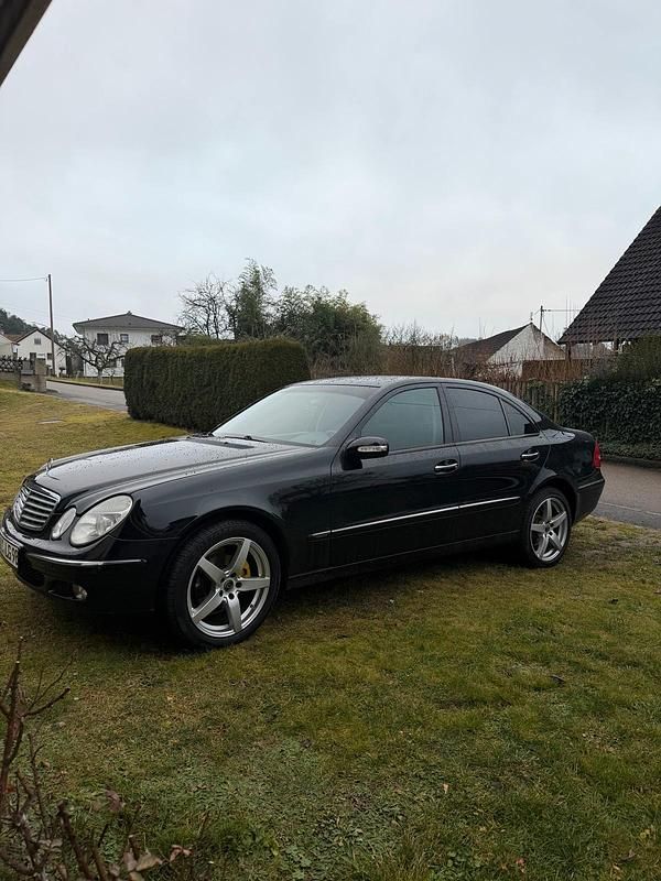 Gebraucht Mercedes E240 177 PS (130 kW) 2003 Schwarz Limousine