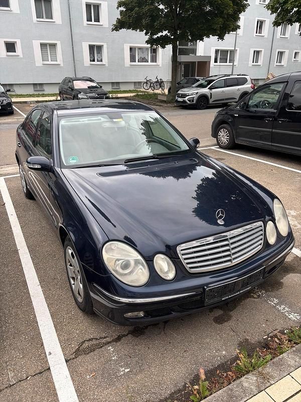 Blau Gebraucht 2003 Mercedes E240 Limousine | 2.999 € (Superpreis) - Bild 1/4