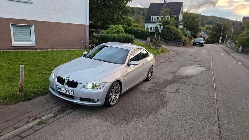 Silber Gebraucht 2009 BMW 320 Performance Coupé | 6.700 € (Fairer Preis) - Bild 1/4