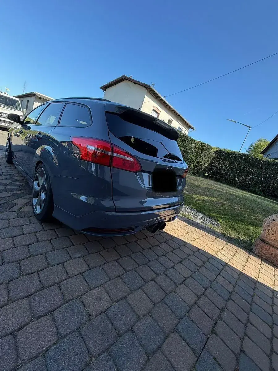 Gebraucht Ford Focus Sport 250 PS (183 kW) 2018 Grau Kombi
