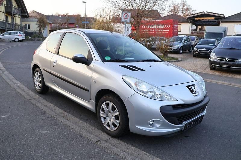 Gebraucht Peugeot 206 73 PS (53 kW) 2011 Silber Limousine
