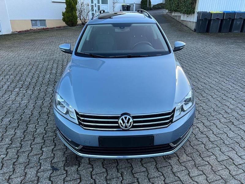 Gebraucht VW Passat Exclusive 140 PS (102 kW) 2011 Blau Kombi