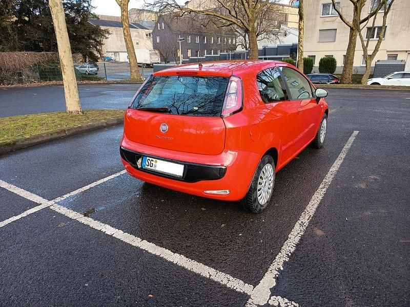 Gebraucht Fiat Punto 69 PS (50 kW) 2012 Rot Kleinwagen