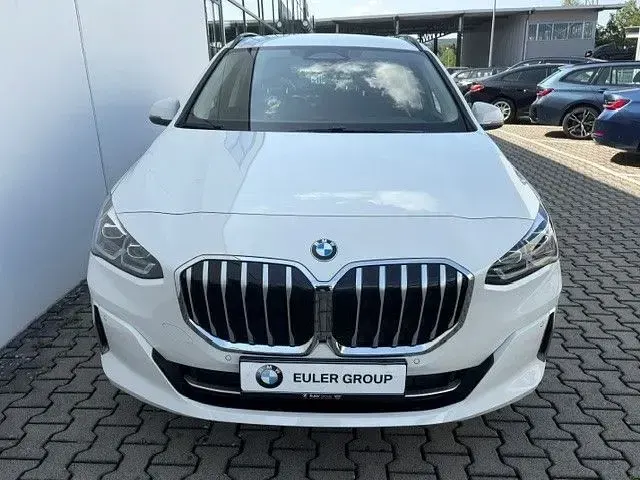 Gebraucht BMW 220 Active Tourer Luxury Line 170 PS (125 kW) 2025 Weiss Van / Kleinbus