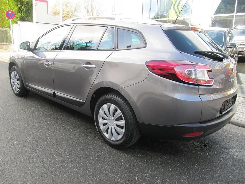 Gebraucht Renault Mégane III Dynamique 106 PS (77 kW) 2011 Grau Limousine