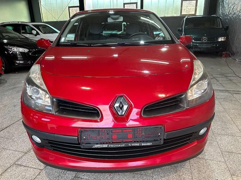 Gebraucht Renault Clio III Exception 101 PS (74 kW) 2009 Rot Limousine