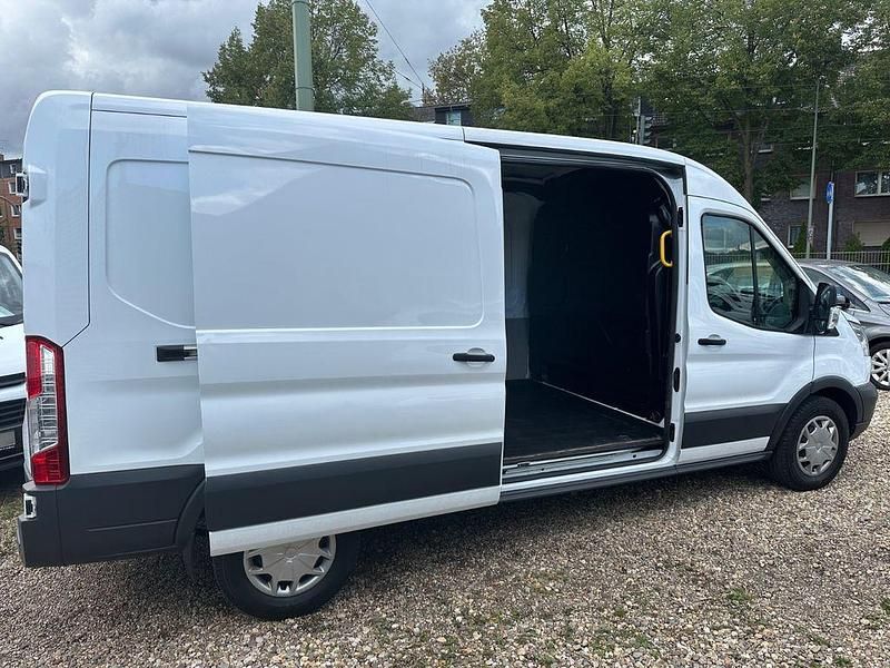 Gebraucht Ford Transit Trend 131 PS (96 kW) 2020 Weiß Van / Kleinbus