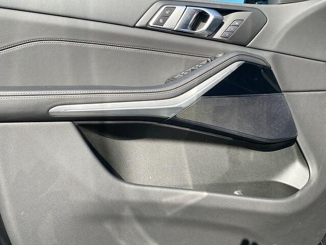 Gebraucht BMW X5 Sport Line 333 PS (244 kW) 2022 Schwarz black sapphire metallic (metallic) SUV