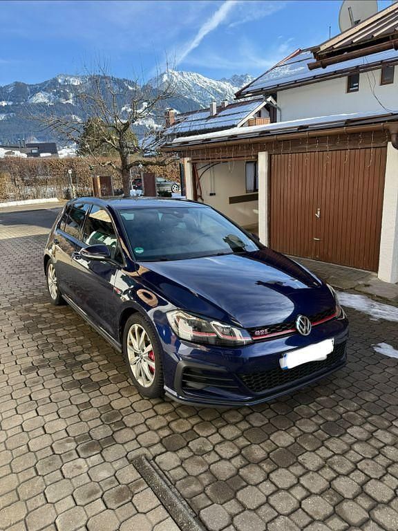 Gebraucht VW Golf VIII GTI 245 PS (180 kW) 2020 Blau Limousine