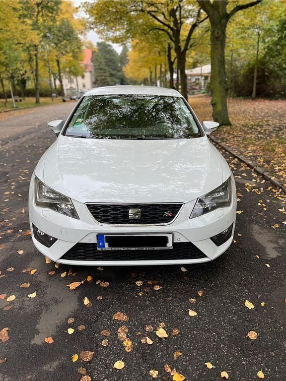 Weiß Gebraucht 2016 Seat Leon FR Limousine | 10.999 € (Fairer Preis) - Bild 1/4