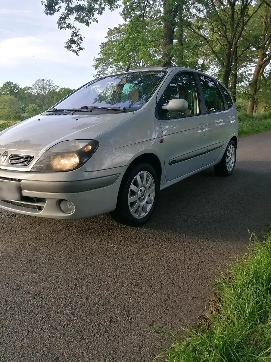 Gebraucht Renault Scénic 110 PS (80 kW) 2002 Silber Van / Kleinbus