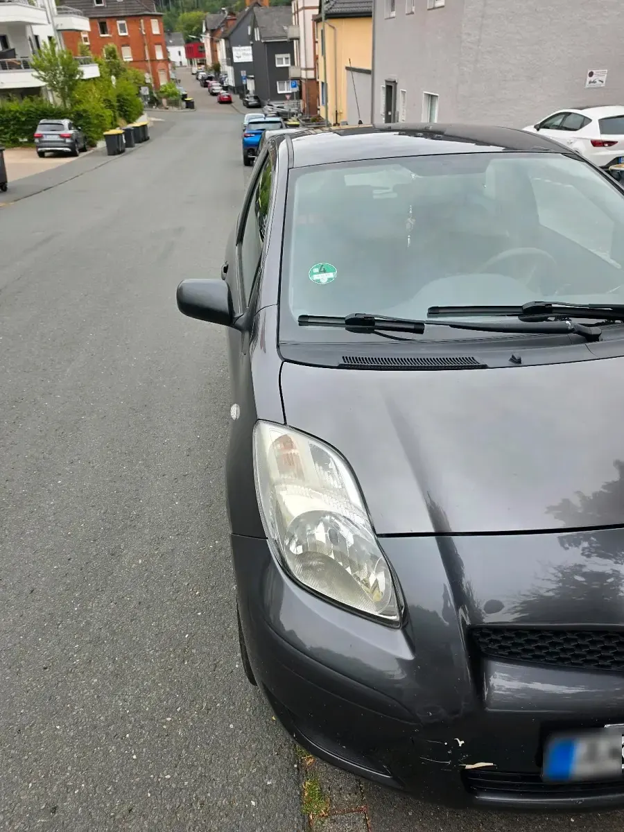 Gebraucht Toyota Yaris 69 PS (50 kW) 2009 Grau Kleinwagen