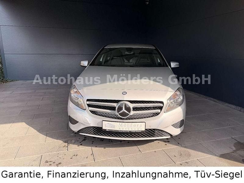 Gebraucht Mercedes A180 122 PS (89 kW) 2014 Polarsilber  metalliclack Kleinwagen