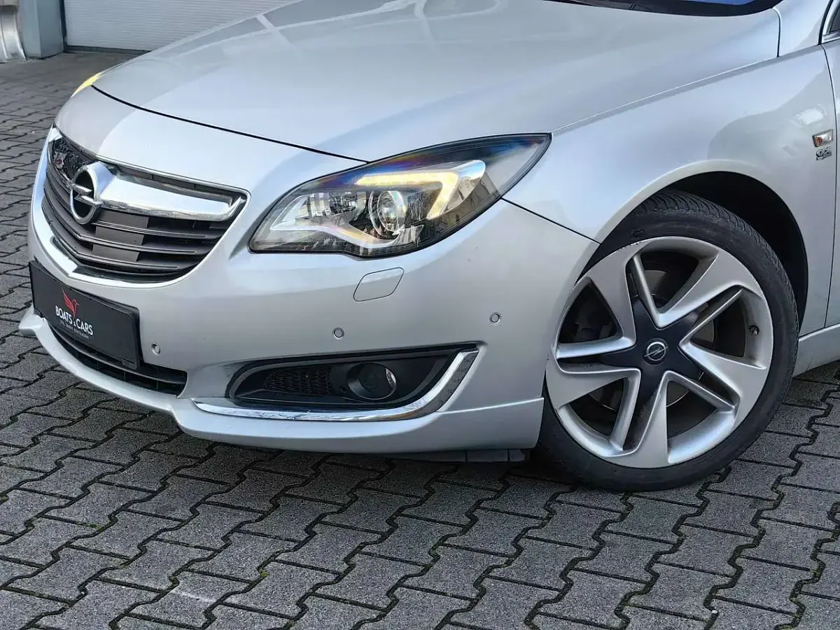 Gebraucht Opel Insignia Business Innovation 250 PS (183 kW) 2014 Argon silber/ice silver (m2) Kombi