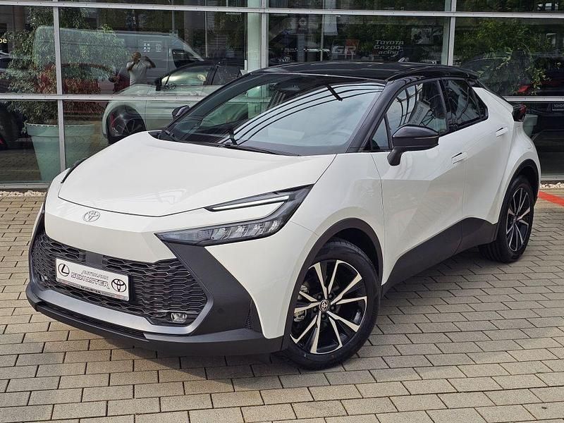 Schneeweiß/schwarz Neu 2025 Toyota C-HR SUV | 29.490 € (Superpreis) - Bild 1/4