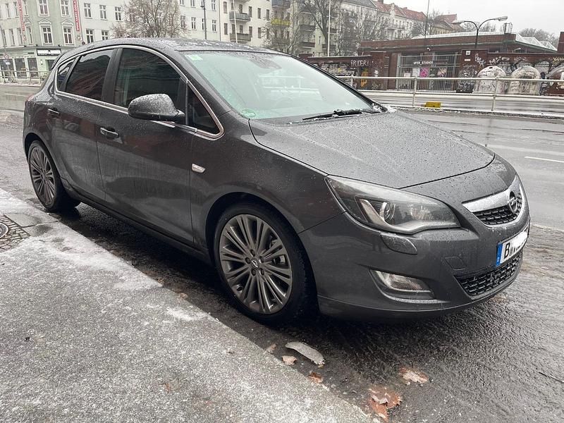 Grau Gebraucht 2011 Opel Astra OPC Limousine | 4.700 € (Guter Preis) - Bild 1/4