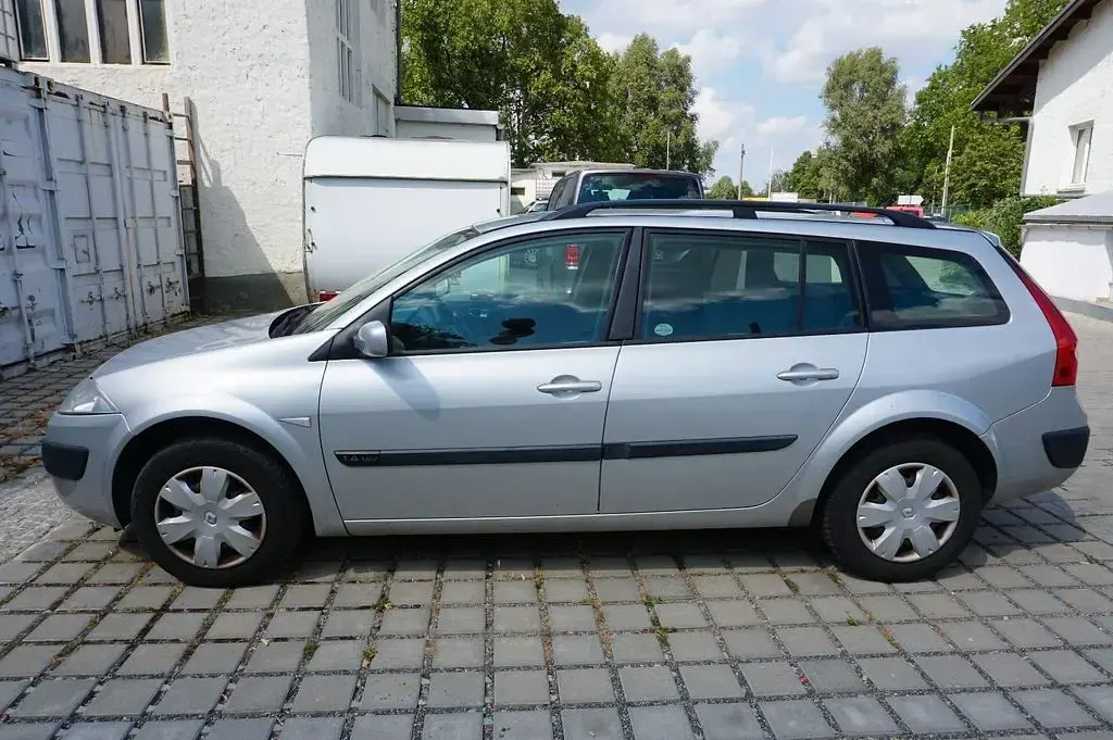 Gebraucht Renault Mégane II Dynamique 98 PS (72 kW) 2005 Silber Limousine