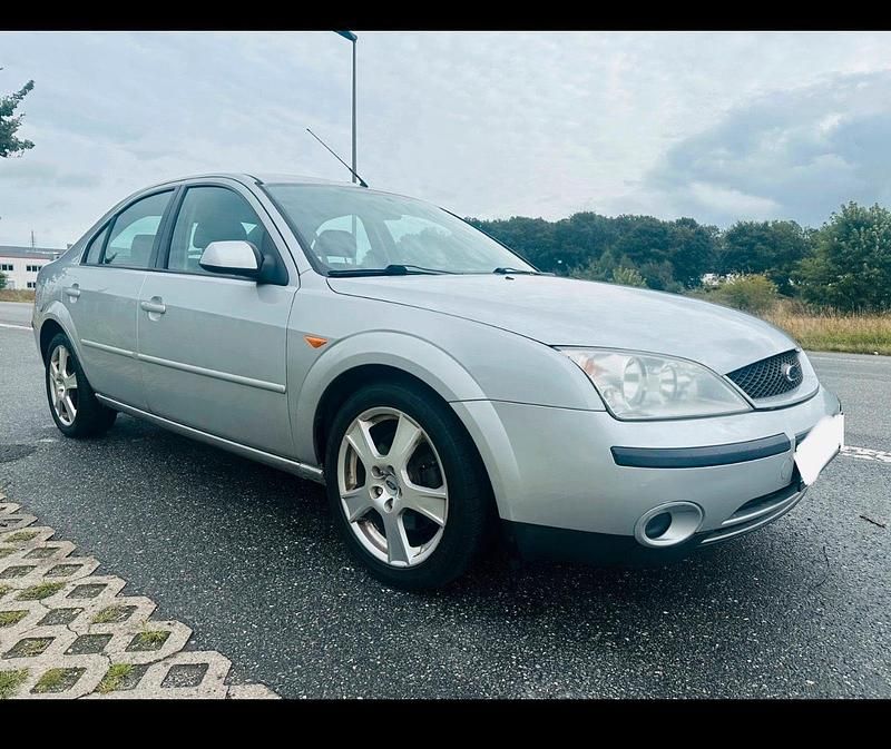Silber Gebraucht 2002 Ford Mondeo Limousine | 3.600 € (Teuer) - Bild 1/4