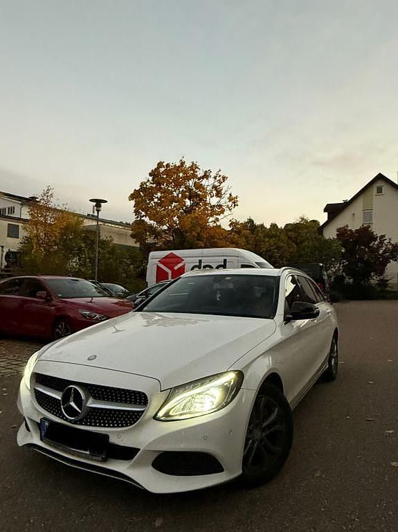 Weiß Gebraucht 2016 Mercedes C220 Limousine | 13.500 € (Superpreis) - Bild 1/4