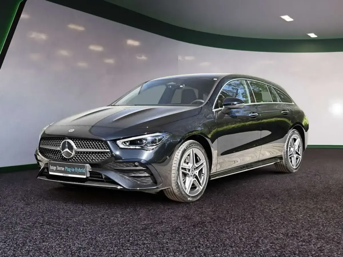 Gebraucht Mercedes CLA250 AMG 163 PS (119 kW) 2025 Schwarz / kosmosschwarz (metallic) Limousine