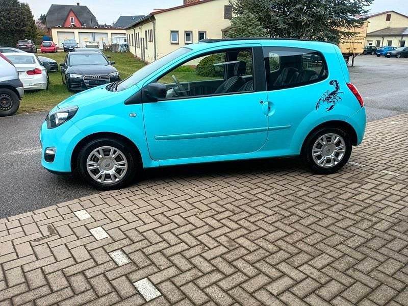 Second-hand Renault Twingo 75 CP (55 kW) 2012 Albastru Hatchback