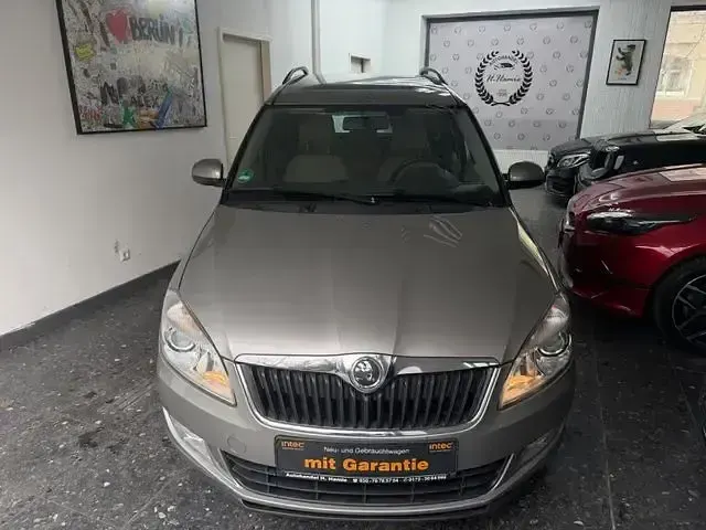 Gebraucht Skoda Roomster Plus Edition 90 PS (66 kW) 2013 Beige Van / Kleinbus