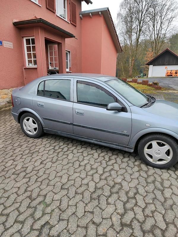 Gebraucht Opel Astra 105 PS (77 kW) 2003 Silber Limousine